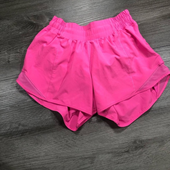 Lululemon Hotty Hot Short II *Long 4" LR - Picture 3 of 8